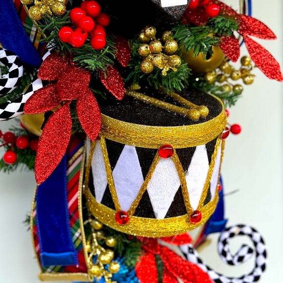 XL Nutcracker Winter/Holiday Swag/Wreath - Picture 9 of 13